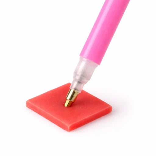 Dipping the diamond painting pen in wax